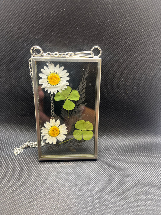 Daisy & shamrock